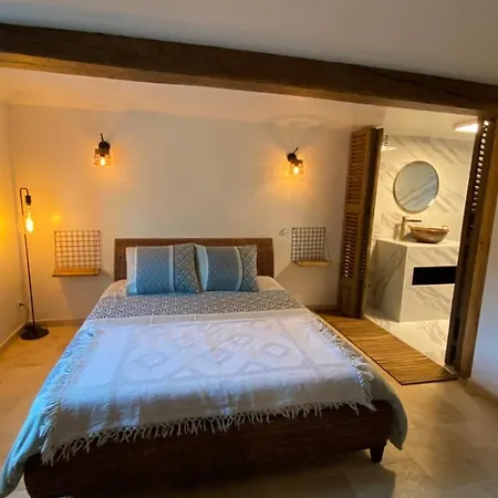 De Charme : Les Crenees Homestay *